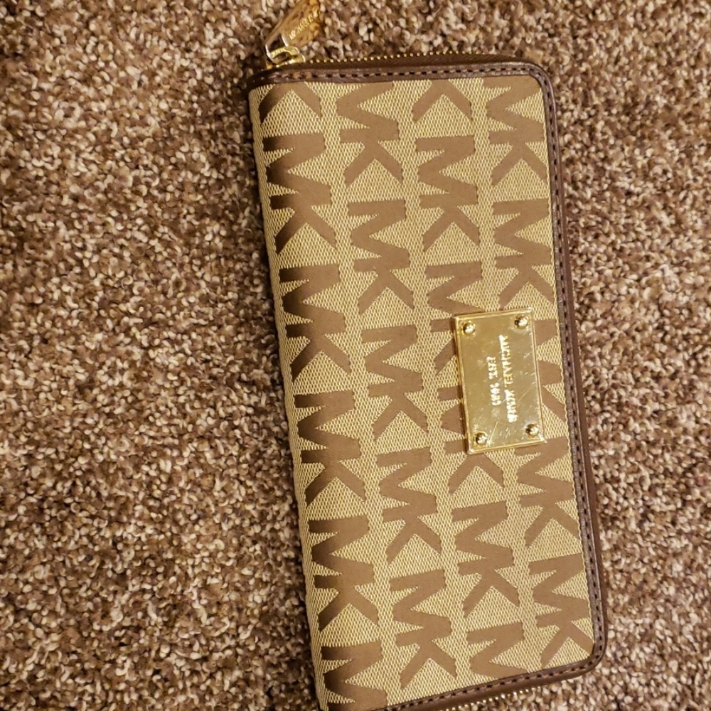 Michael kors wallet